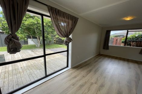 Photo of property in 24 Jillteresa Crescent, Half Moon Bay, Auckland, 2012