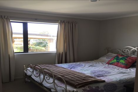 Photo of property in 59a Sungrove Rise, Sunnyvale, Auckland, 0612