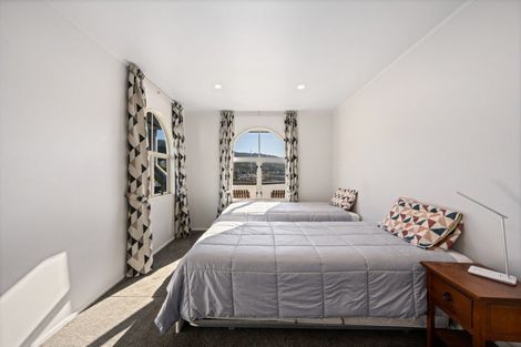 Photo of property in 37 Waikawa Road, Picton, 7220