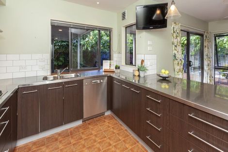 Photo of property in 2 Pukatea Close, Raumati Beach, Paraparaumu, 5032