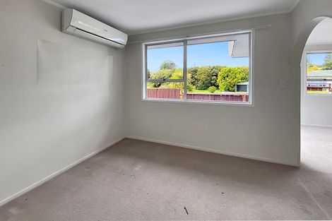 Photo of property in 28 Serwayne Place, Sunnyvale, Auckland, 0612