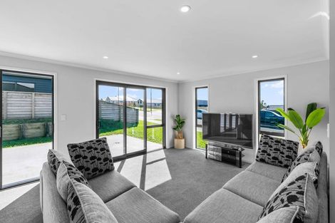 Photo of property in 4 Trevor Mcmiken Drive, Patumahoe, 2679