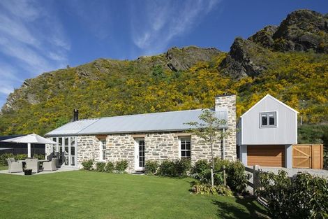 Photo of property in 32 Flynn Lane, Arrowtown, 9302