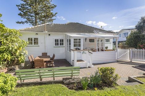 Photo of property in 15 Streatlam Crescent, Strathmore Park, Wellington, 6022