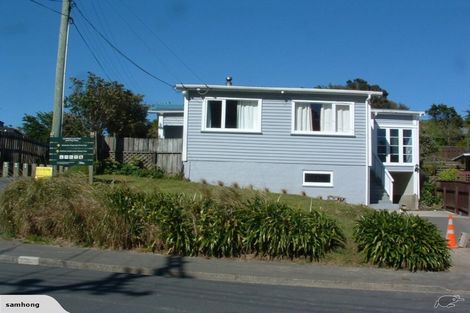 Photo of property in 24 Black Rock Road, Newlands, Wellington, 6037