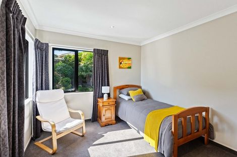 Photo of property in 5 Quadrant Heights, Paraparaumu, 5032