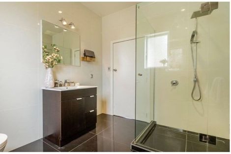 Photo of property in 4 Camp Road, Mount Wellington, Auckland, 1062