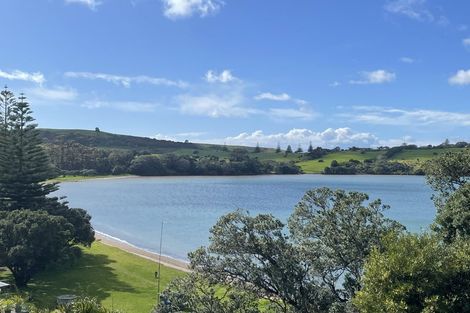 Photo of property in 92 Shakespear Road, Army Bay, Whangaparaoa, 0930
