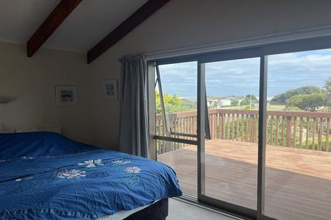 Photo of property in 17 James Street, Waikawa Beach, Levin, 5573