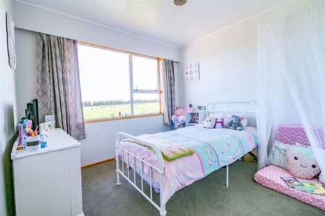 Photo of property in 16 Swinbourne Street, Waverley, 4510