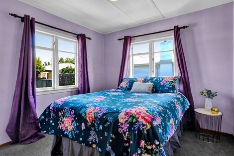 Photo of property in 5 Ranfurly Street, Frankleigh Park, New Plymouth, 4310