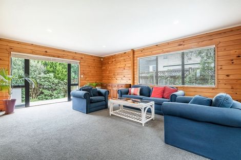 Photo of property in 2/6 Stoneleigh Court, Sunnynook, Auckland, 0632