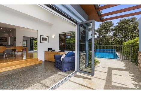 Photo of property in 17 Scarlet Oak Drive, Schnapper Rock, Auckland, 0632