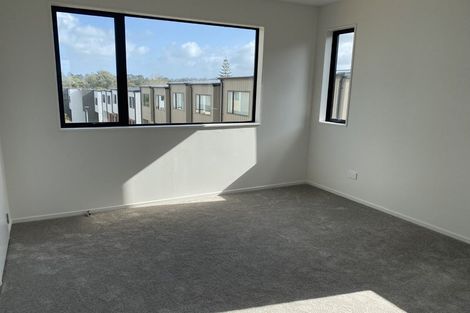 Photo of property in 35a Matipo Road, Te Atatu Peninsula, Auckland, 0610