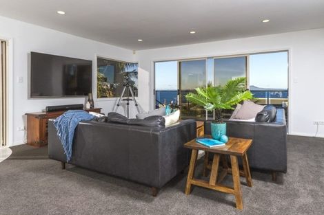 Photo of property in 1/25 Churchill Road, Murrays Bay, Auckland, 0630