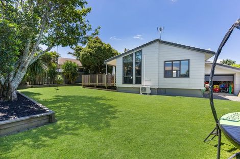 Photo of property in 30 Sandgate Avenue, Botany Downs, Auckland, 2010