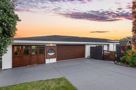 Photo of property in 77 Waitea Road, Muriwai, 0881