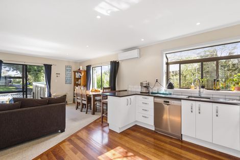 Photo of property in 2/20 Kamara Road, Glen Eden, Auckland, 0602