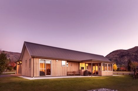 Photo of property in 1 Parkview Street, Wanaka, 9382