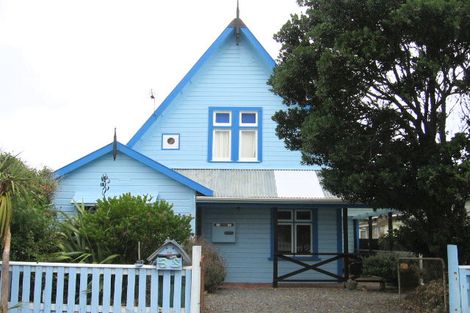 Photo of property in 34 Apu Crescent, Lyall Bay, Wellington, 6022