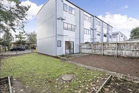 Photo of property in 32 Kevale Place, Manurewa, Auckland, 2102