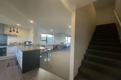 Photo of property in 27 Discovery Place, Marfell, New Plymouth, 4310