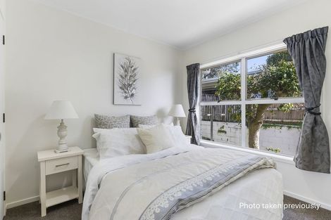 Photo of property in 8b Havana Place, Glenfield, Auckland, 0629