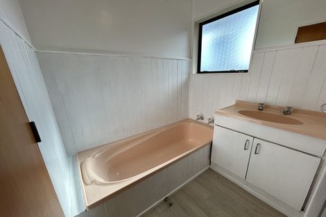 Photo of property in 1/2 Hueglow Rise, West Harbour, Auckland, 0618