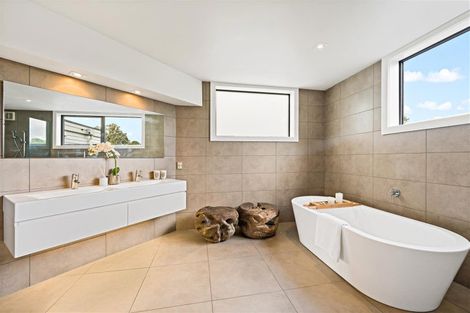 Photo of property in 43 Clifton Road, Hauraki, Auckland, 0622