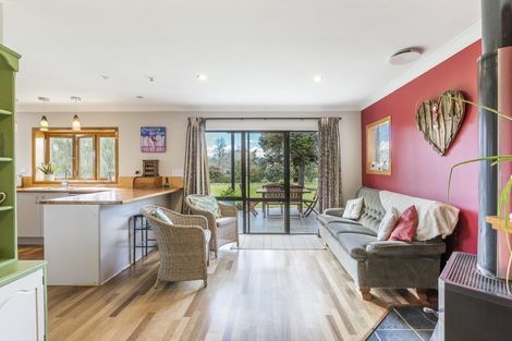 Photo of property in 1343 Kahikatea Flat Road, Kaukapakapa, 0871