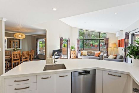 Photo of property in 5 Quadrant Heights, Paraparaumu, 5032