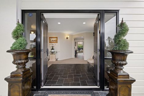 Photo of property in 9 Chisbury Terrace, Shelly Park, Auckland, 2014