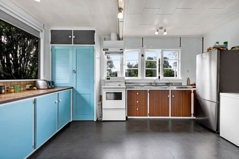 Photo of property in 122 South Road, Spotswood, New Plymouth, 4310