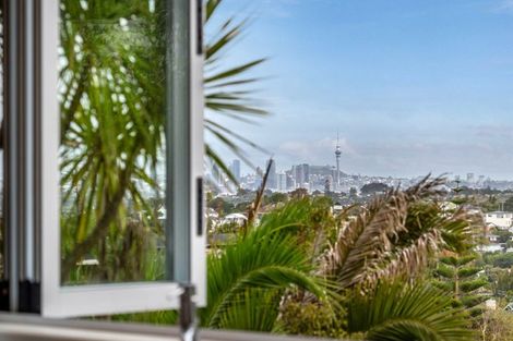 Photo of property in 2/80 Seaview Road, Castor Bay, Auckland, 0620
