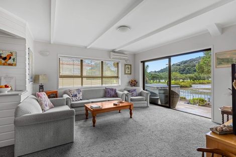 Photo of property in 6 Waiwera Road, Waiwera, Orewa, 0994