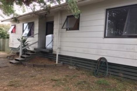 Photo of property in 2/11 De Bloge Place, Clendon Park, Auckland, 2103