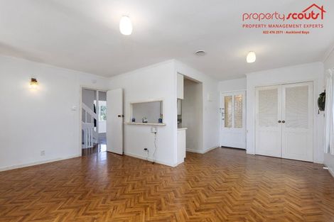 Photo of property in 2/537 Glenfield Road, Glenfield, Auckland, 0629