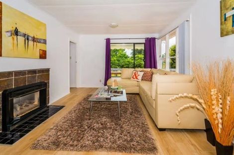 Photo of property in 8 Greenslade Crescent, Northcote, Auckland, 0627