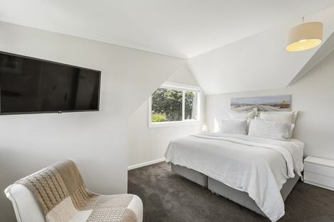 Photo of property in 904 East Coast Road, Northcross, Auckland, 0630