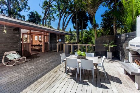 Photo of property in 24 Mahoe Road, Titirangi, Auckland, 0604