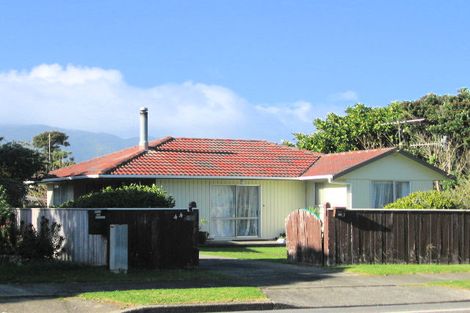 Photo of property in 44 William Street, Waikanae Beach, Waikanae, 5036