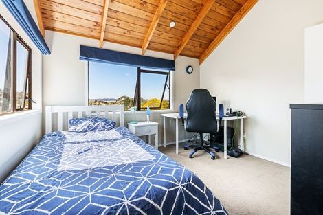 Photo of property in 5 Lorena Place, West Harbour, Auckland, 0618