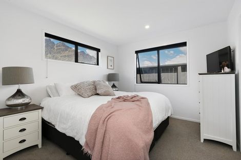 Photo of property in 17 Bale Road, Jacks Point, 9371