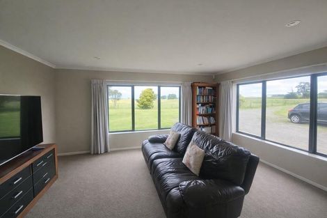 Photo of property in 54 Harvey Road, Waiuku, 2683