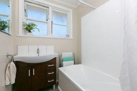 Photo of property in 64 Parsons Street, Frankleigh Park, New Plymouth, 4310