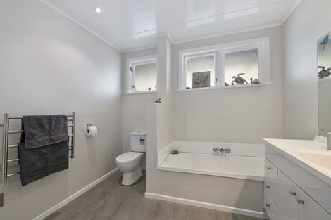 Photo of property in 39 Blueberry Grove, Timberlea, Upper Hutt, 5018