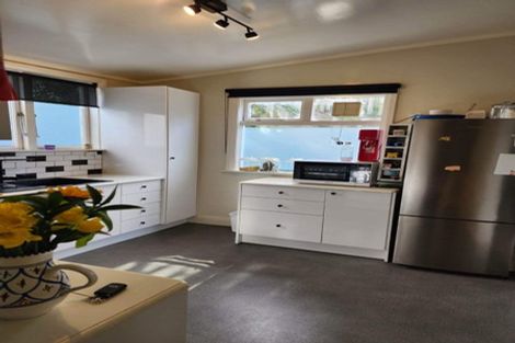 Photo of property in 3-5 Knoll Street, Island Bay, Wellington, 6023