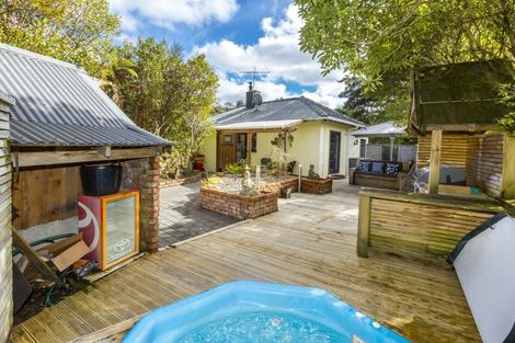 Photo of property in 1 Wyndham Road, Pinehaven, Upper Hutt, 5019