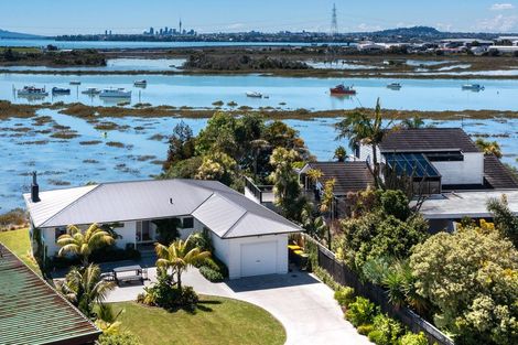 Photo of property in 106 Tiroroa Avenue, Te Atatu South, Auckland, 0610