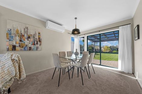 Photo of property in 3 Russett Grove, Henderson, Auckland, 0612